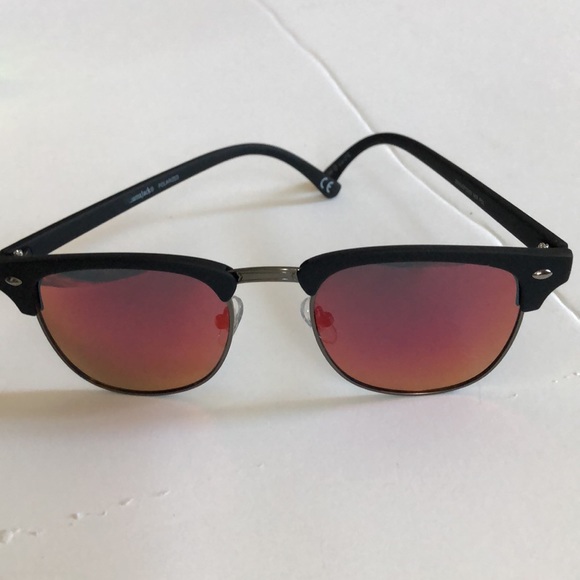 🏵2/$35🏵 Fashion Sunglasses - Picture 7 of 11